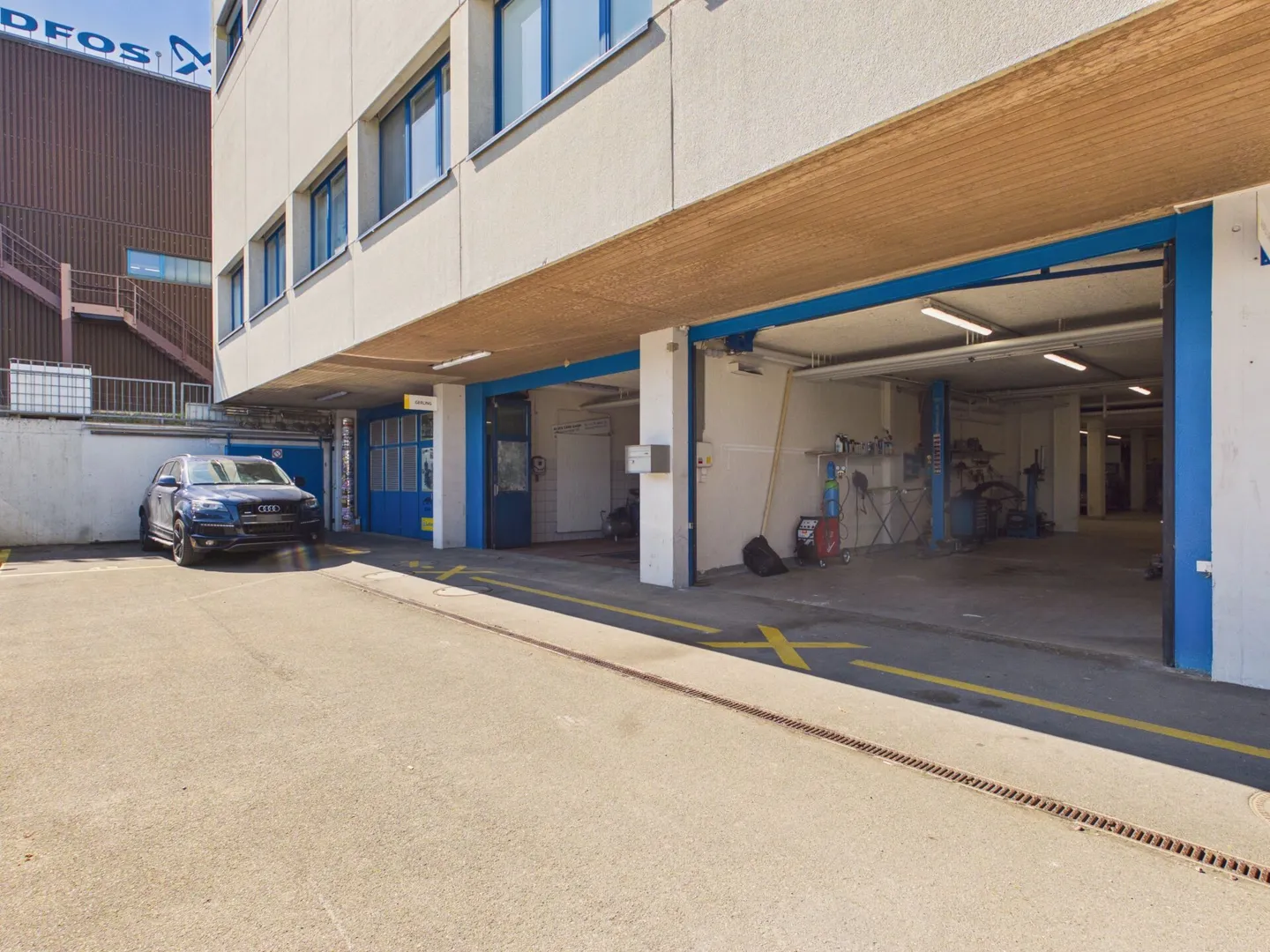 Votre garage de rêve à Fällanden vous attend ! - Photo 1 sur 16