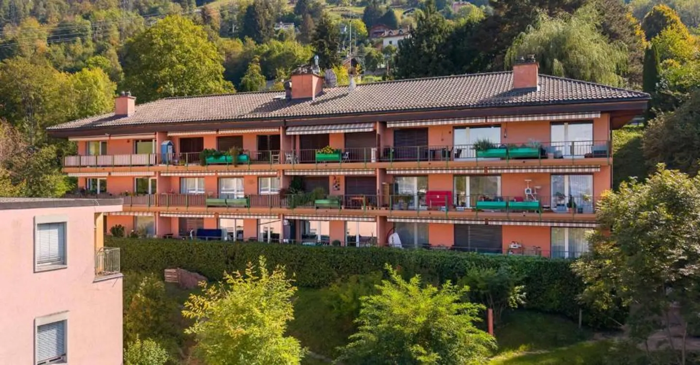 Luminoso studio arredato con magnifica vista sul lago - Foto 10 di 10