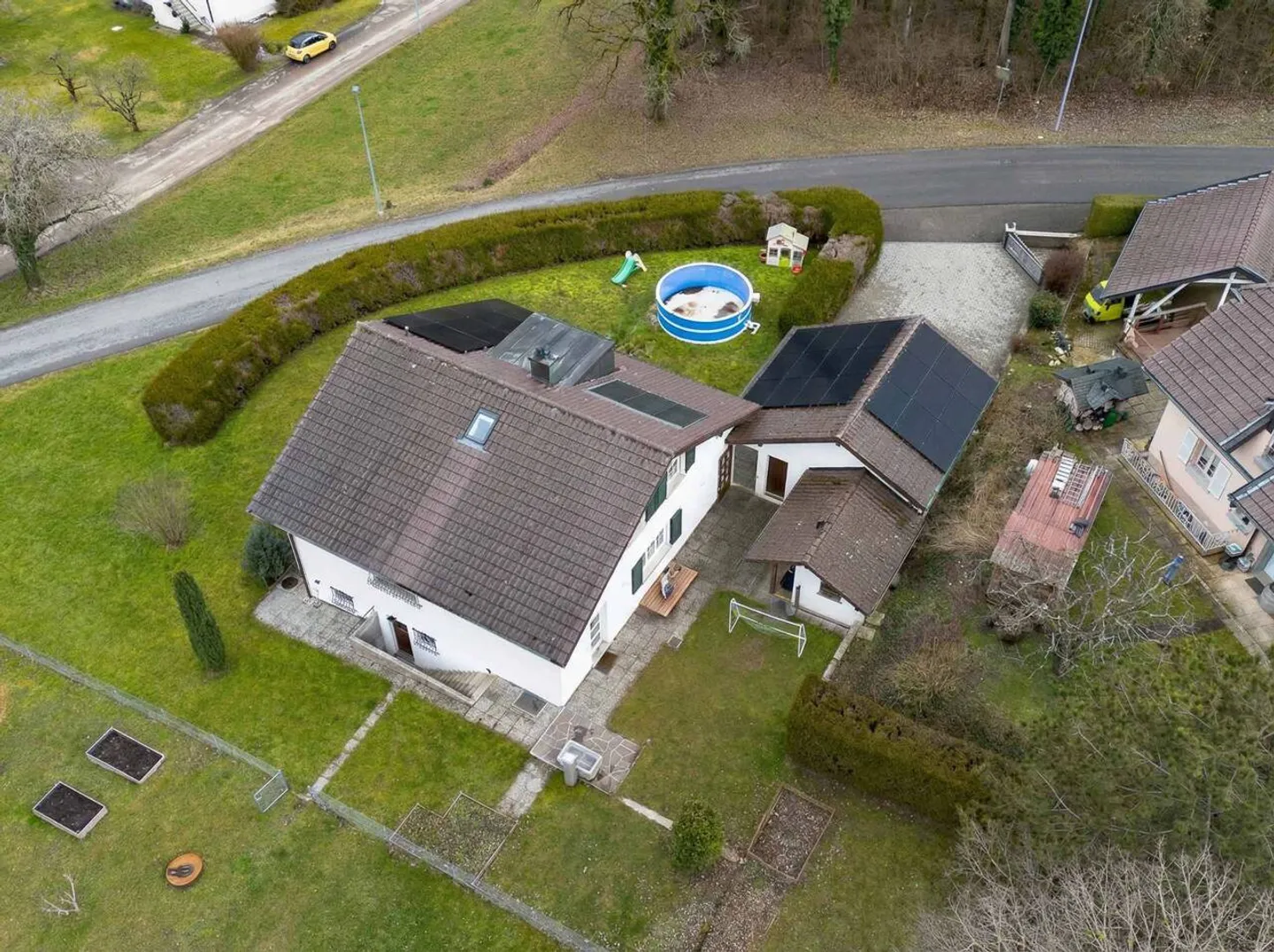 Superba villa indipendente di 5½ con vista libera, terrazza coperta e grande giardino verdeggiante - Foto 2 di 13