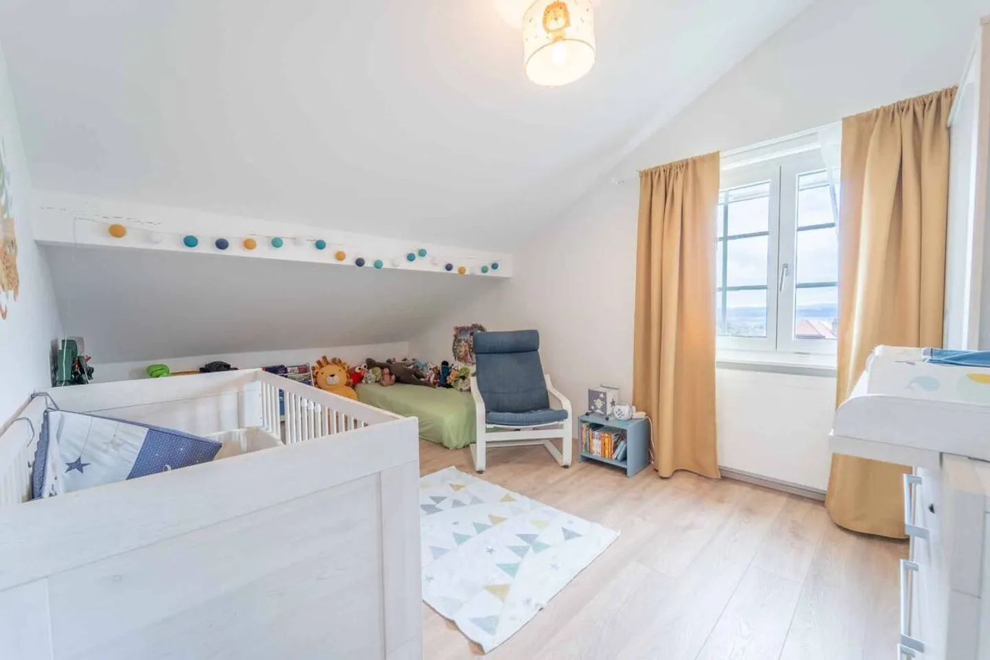 Superba villa indipendente di 5½ con vista libera, terrazza coperta e grande giardino verdeggiante - Foto 8 di 13