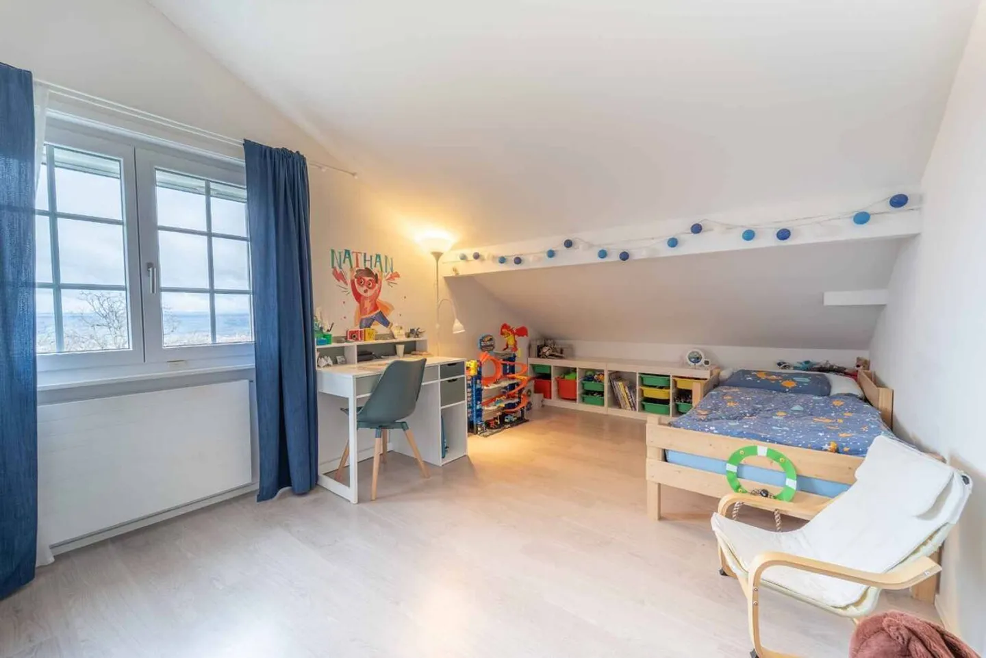 Superba villa indipendente di 5½ con vista libera, terrazza coperta e grande giardino verdeggiante - Foto 9 di 13