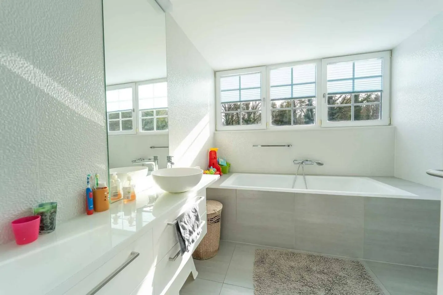 Superba villa indipendente di 5½ con vista libera, terrazza coperta e grande giardino verdeggiante - Foto 10 di 13