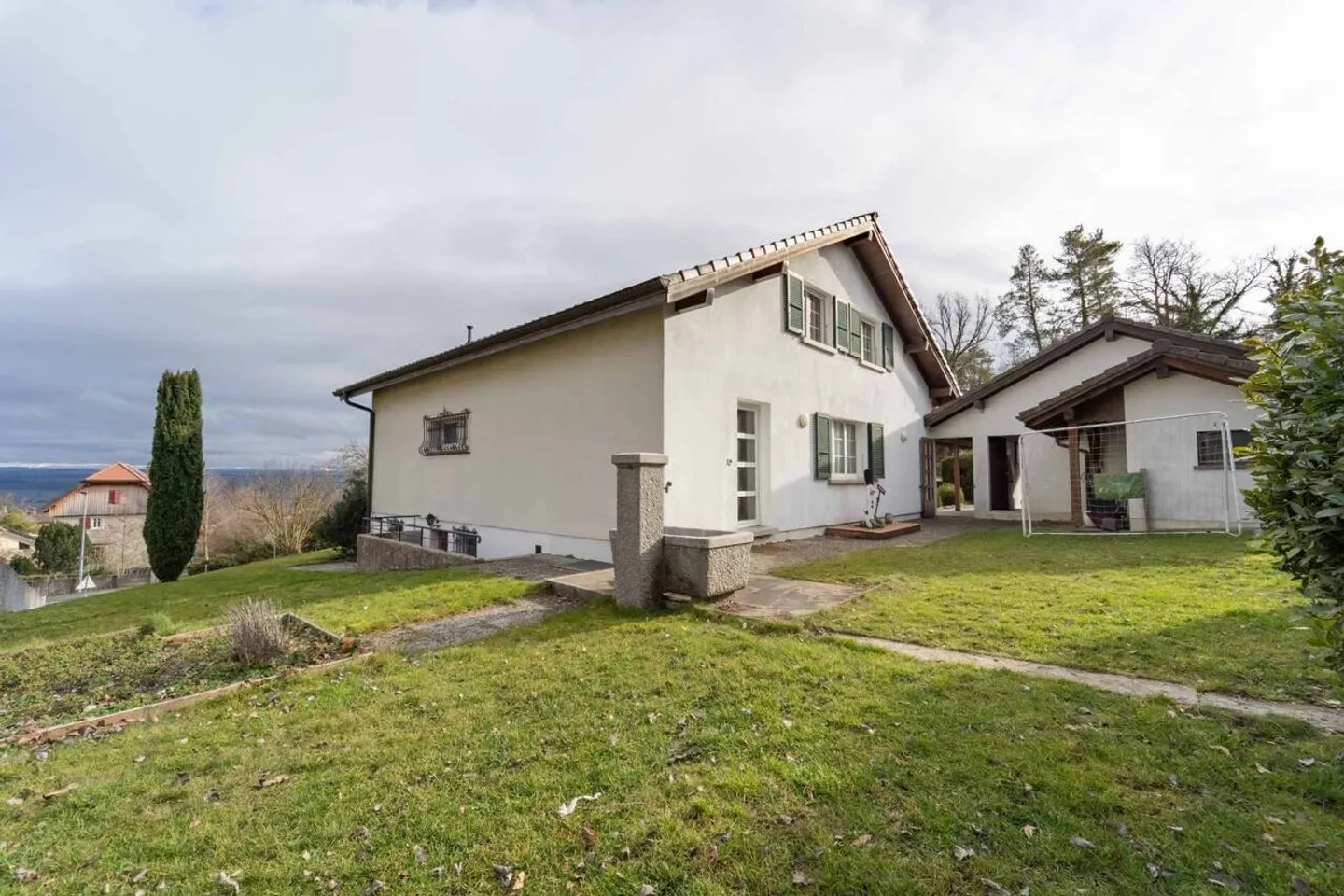 Superba villa indipendente di 5½ con vista libera, terrazza coperta e grande giardino verdeggiante - Foto 12 di 13