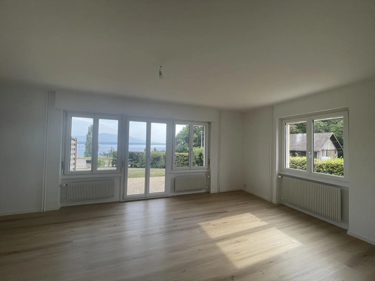 Incantevoli 3,5 stanze con laboratorio, grande giardino e vista sul lago - Foto 3 di 13