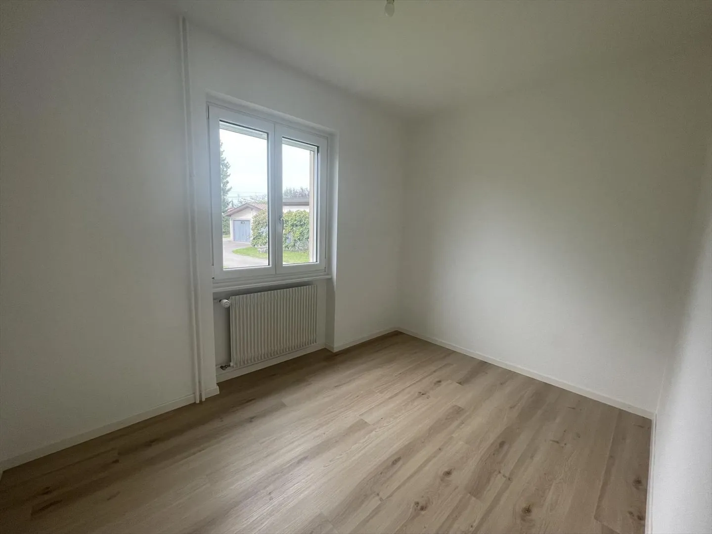 Incantevoli 3,5 stanze con laboratorio, grande giardino e vista sul lago - Foto 11 di 13
