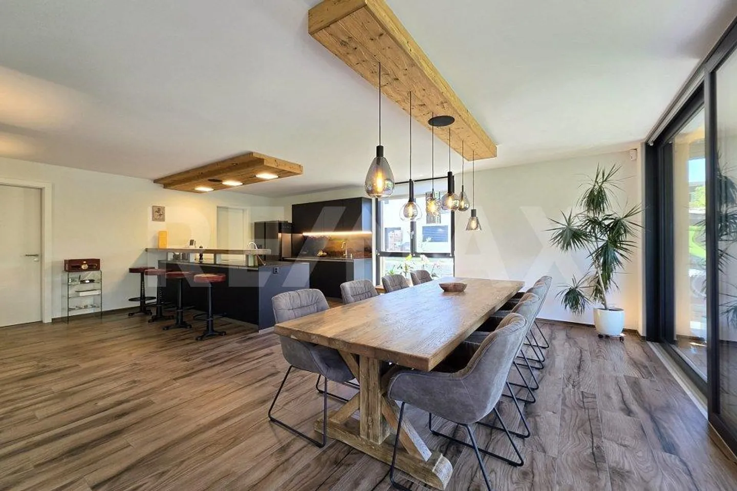 Casa unifamiliare moderna con vista panoramica sulla valle del Rodano a Susten/VS - Foto 2 di 13