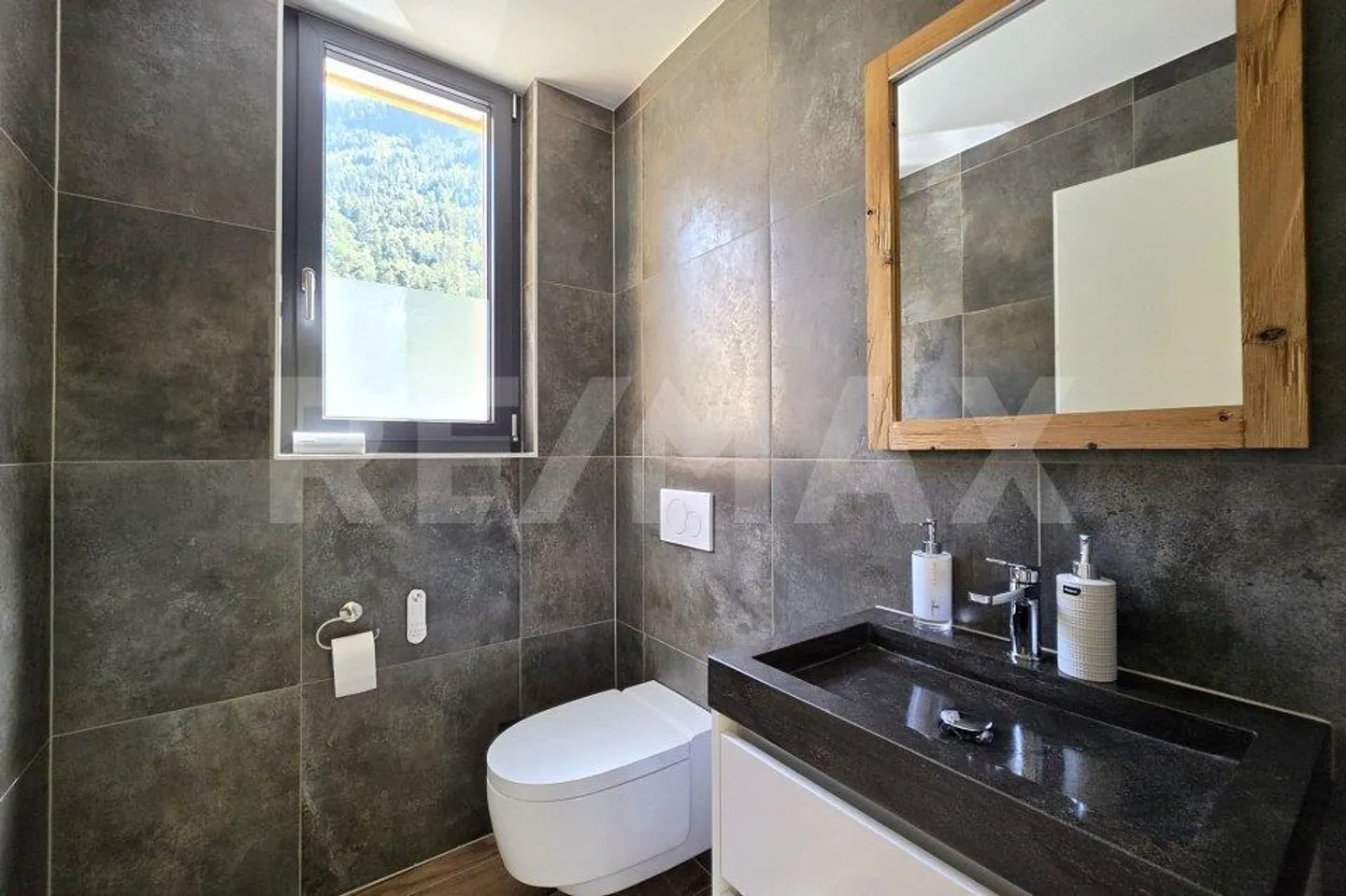 Casa unifamiliare moderna con vista panoramica sulla valle del Rodano a Susten/VS - Foto 8 di 13