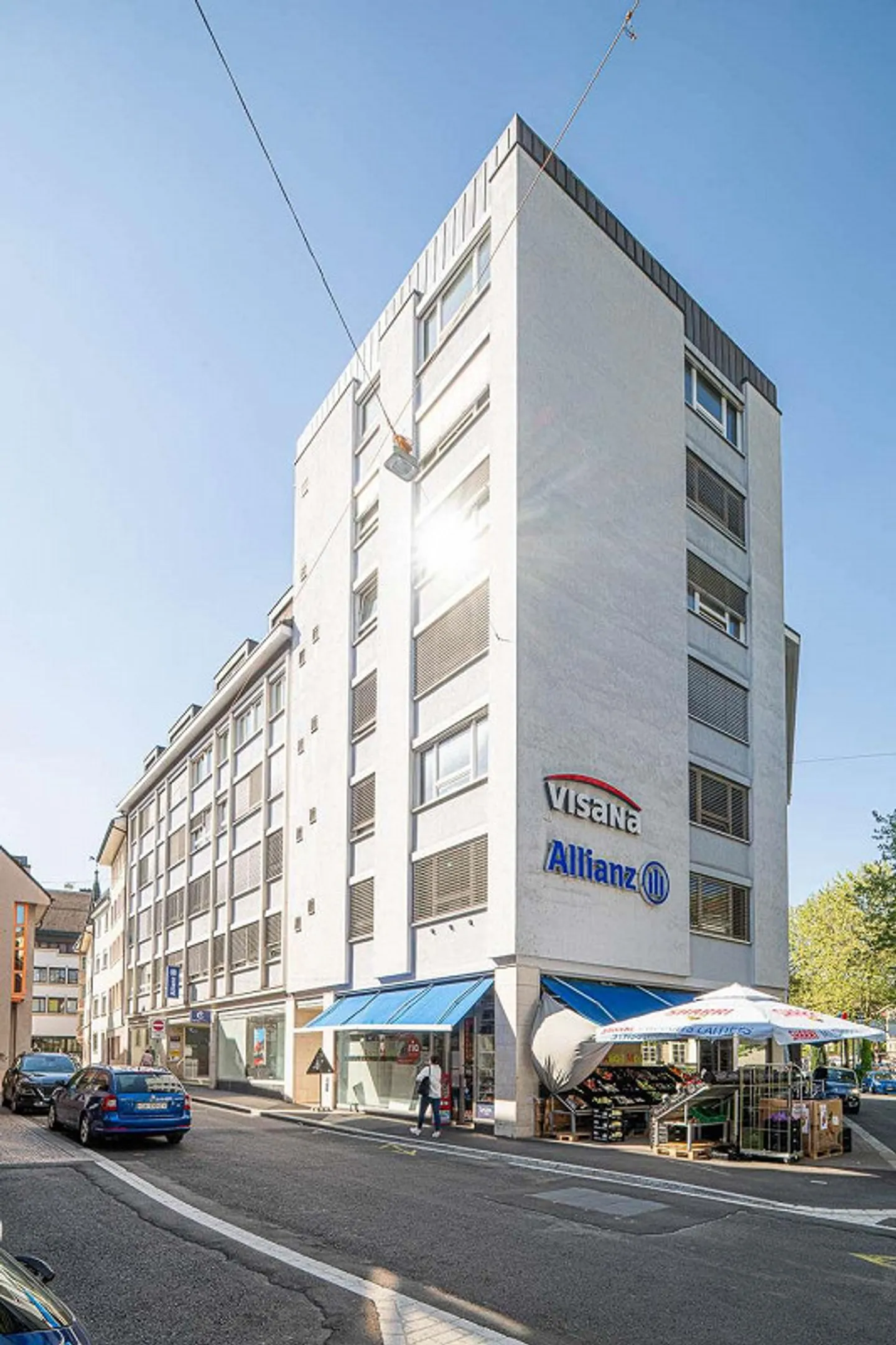 Residential and commercial building in the city center - Photo 1 of 9