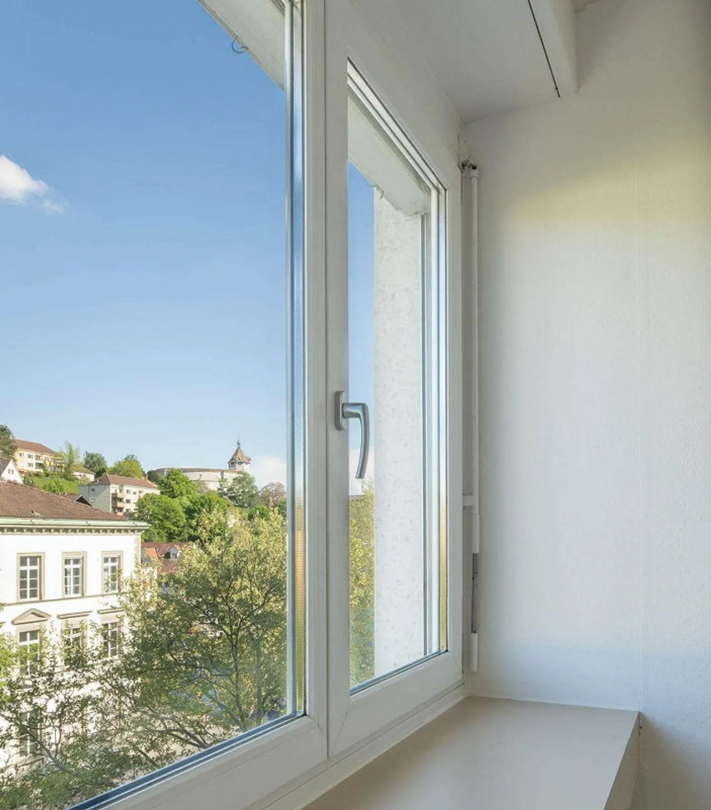 Residential and commercial building in the city center - Photo 7 of 9