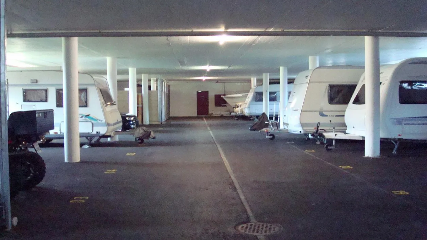 Tiefgaragenplätze oder Abstellplätze zu vermieten - Foto 2 von 3