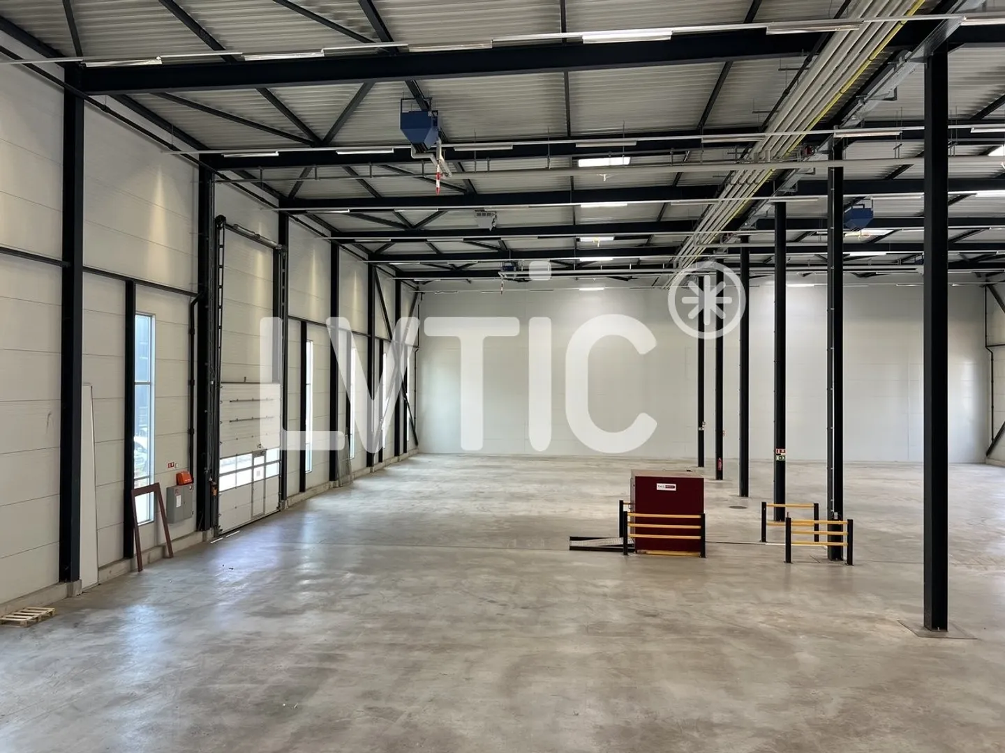 Magazzino, deposito, hall di 950 m2 in affitto vicino a Sion - Vétroz - Foto 2 di 9