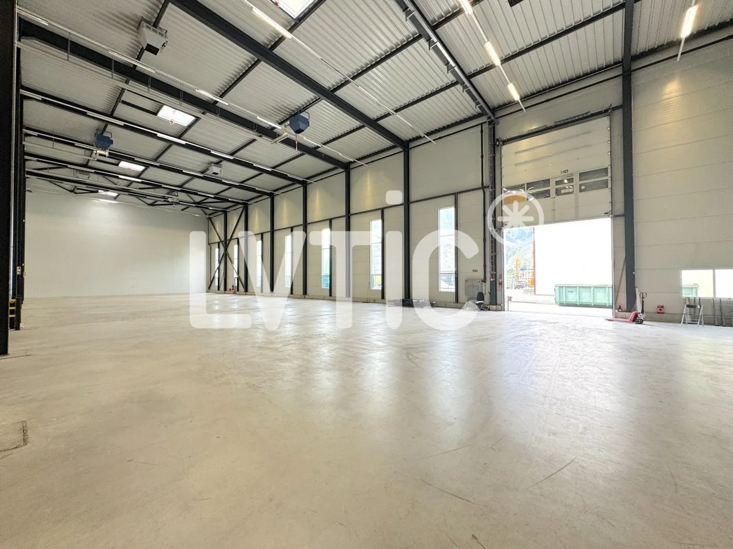 Magazzino, deposito, hall di 950 m2 in affitto vicino a Sion - Vétroz - Foto 3 di 9