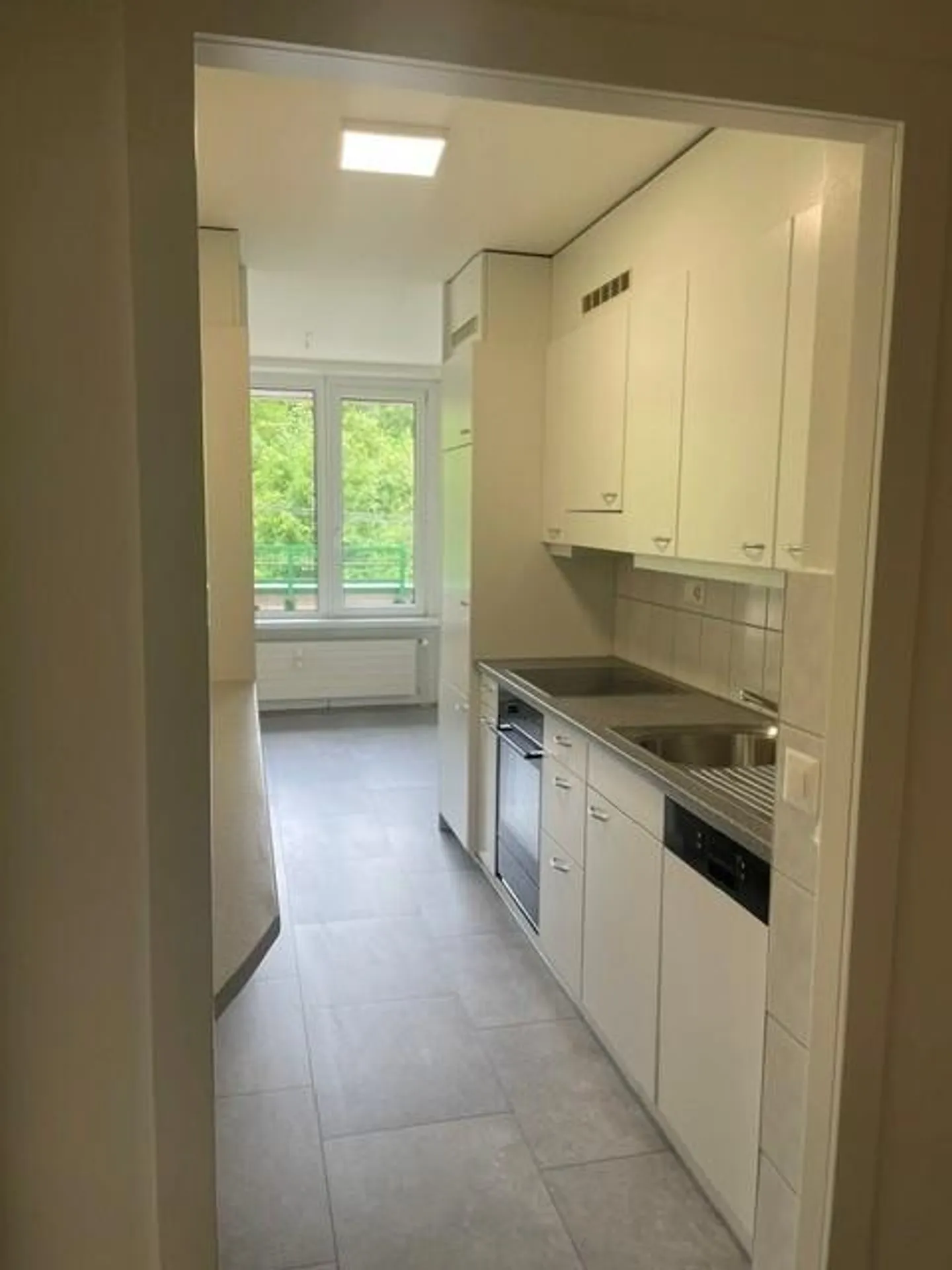 Spacious, bright 3.5-room apartment in Binningen - Photo 1 of 12