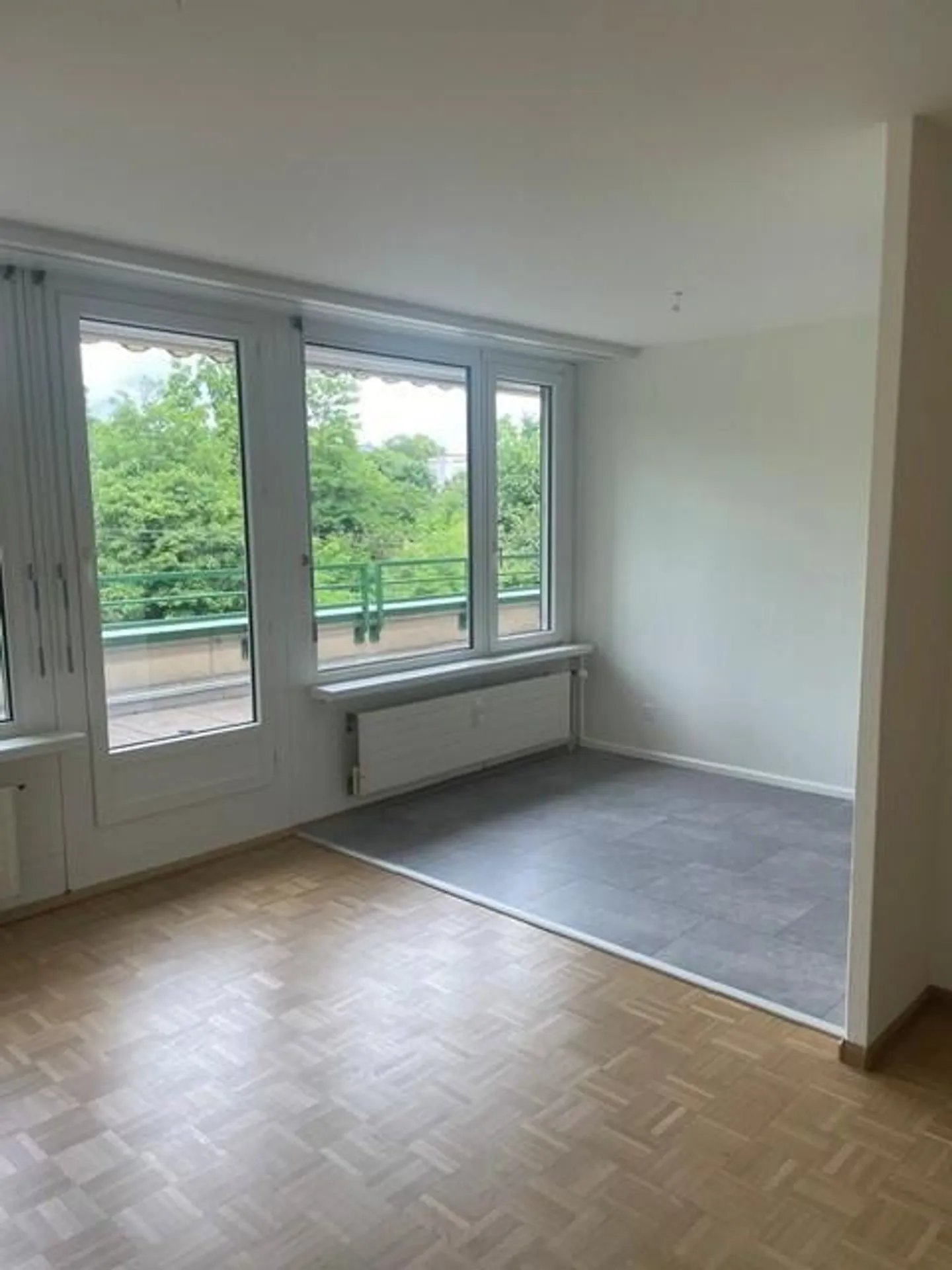 Spacious, bright 3.5-room apartment in Binningen - Photo 3 of 12