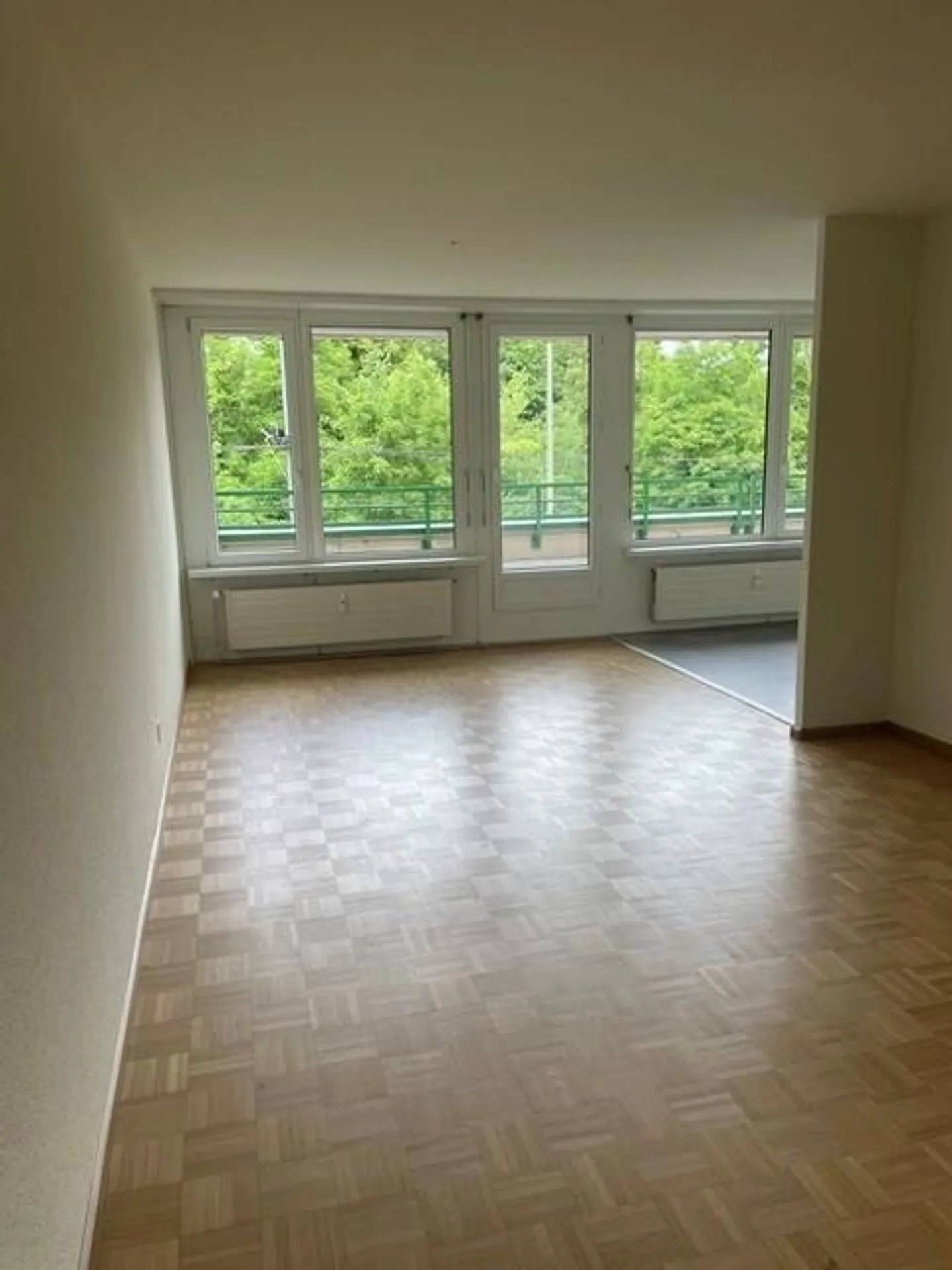 Spacious, bright 3.5-room apartment in Binningen - Photo 4 of 12