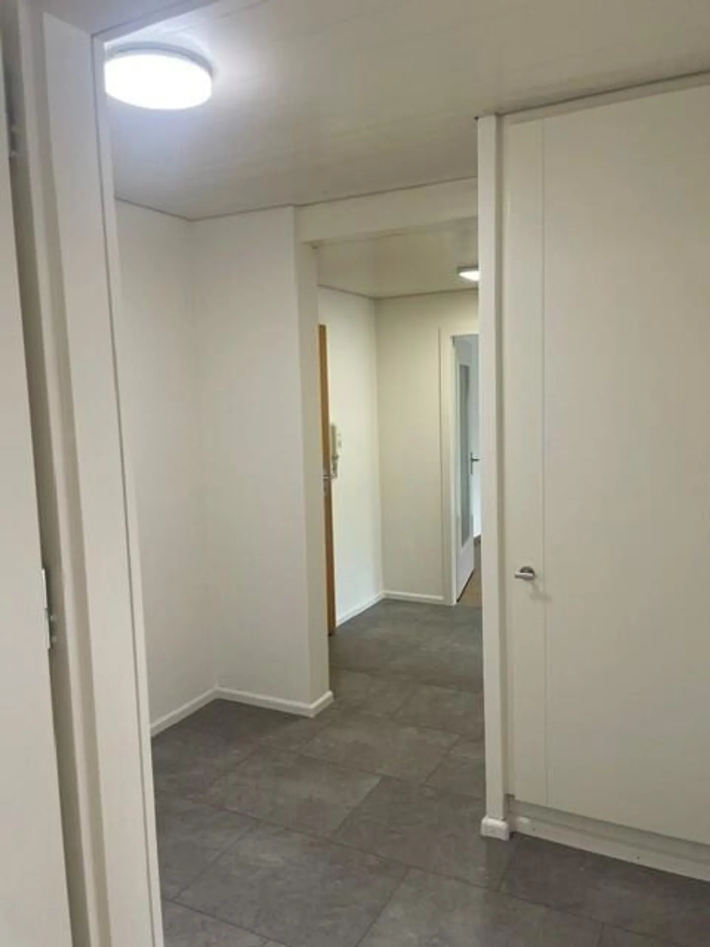 Spacious, bright 3.5-room apartment in Binningen - Photo 8 of 12