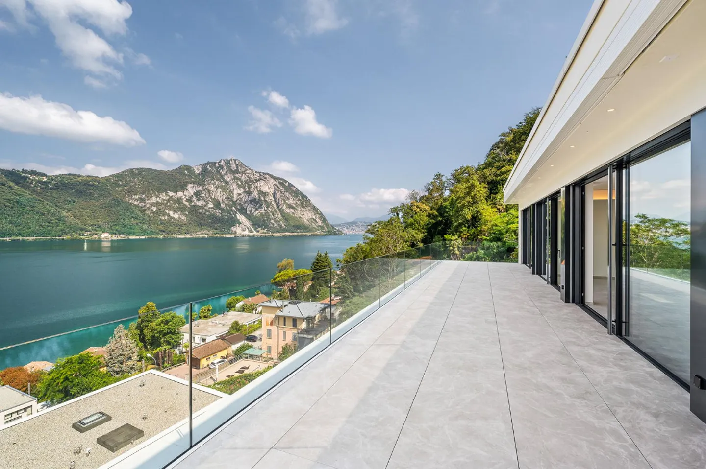 Attico di design prestigioso con terrazza vista lago - Foto 1 di 13