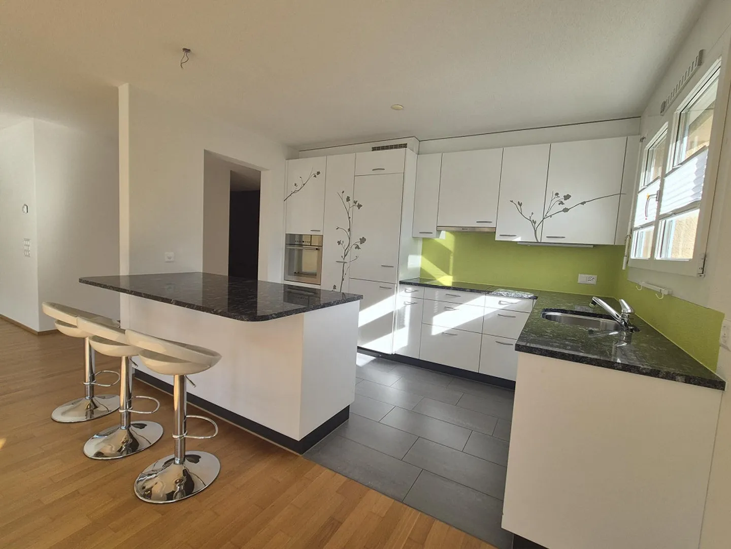 Grosszügige 4.5-Zimmerwohnung an ruhiger, zentraler Lage in Sarnen - Foto 4 von 8