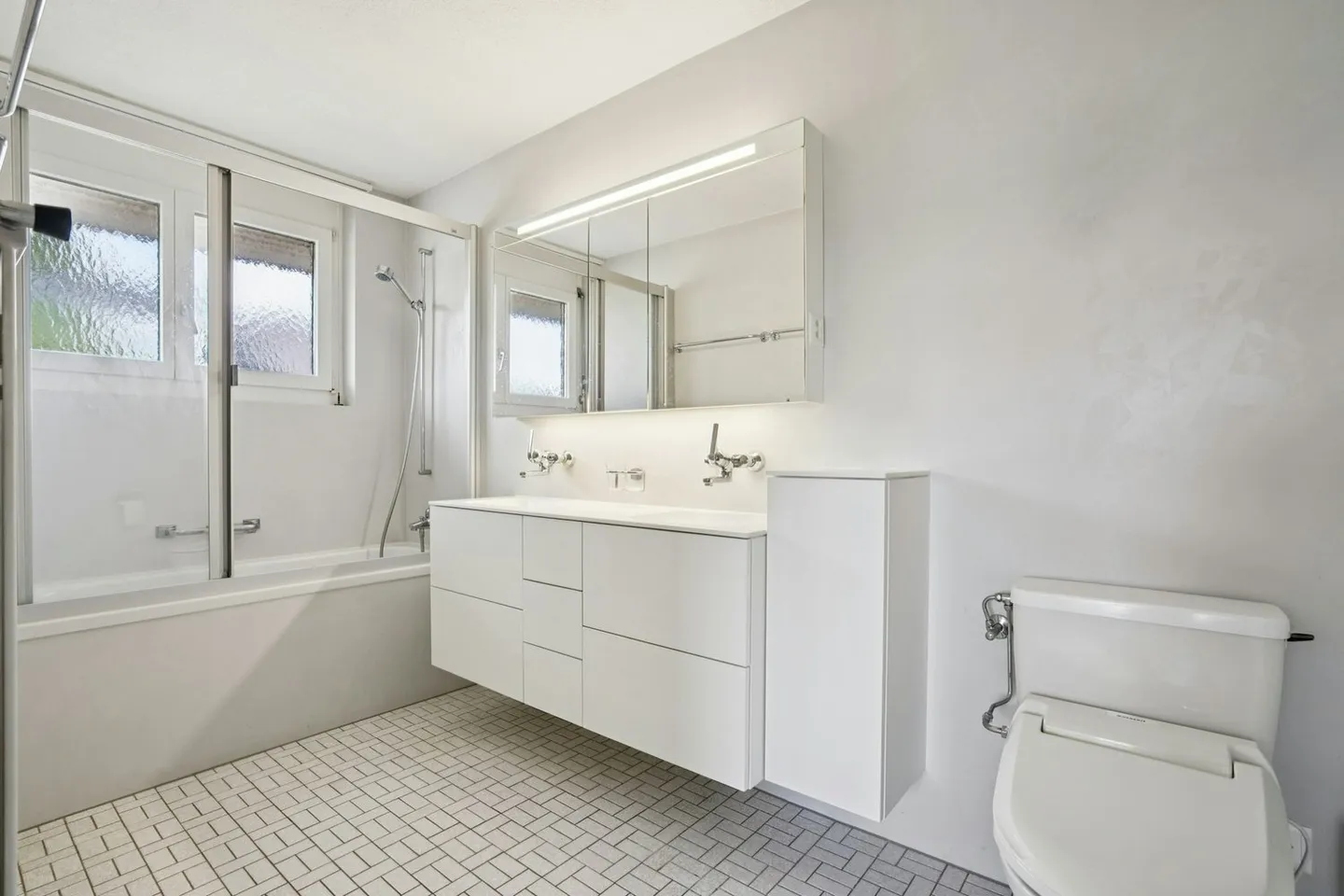 Vista panoramica nella tua casa angolare soleggiata di 5,5 stanze - Foto 13 di 13