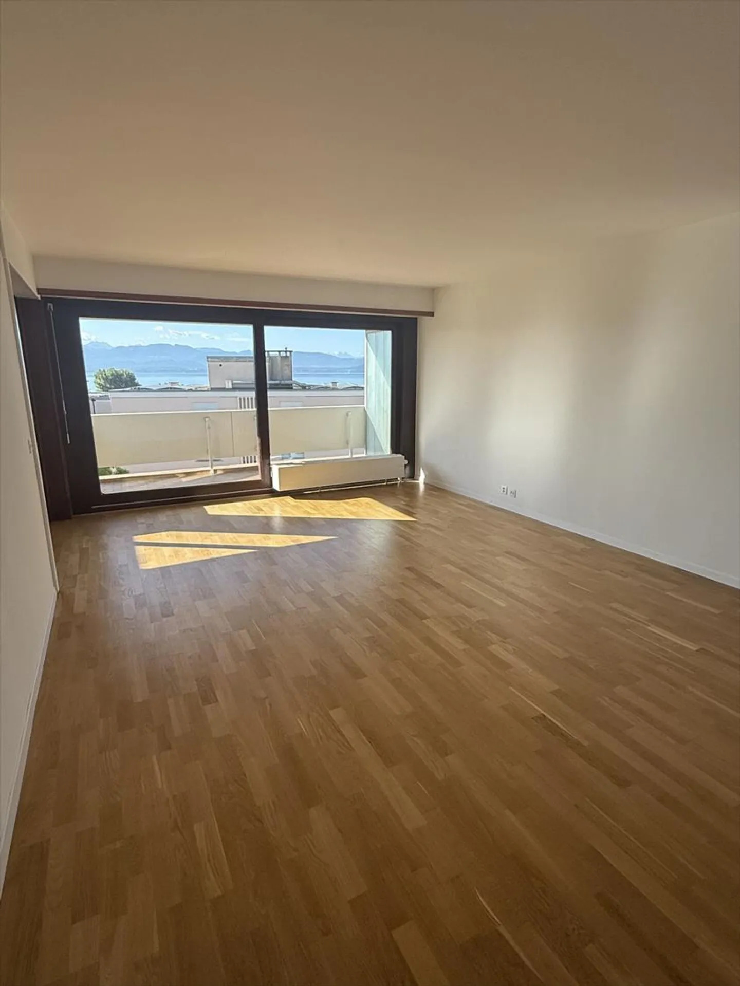 4.5 Room Apartment in Mont-sur-Rolle - Photo 6 of 13