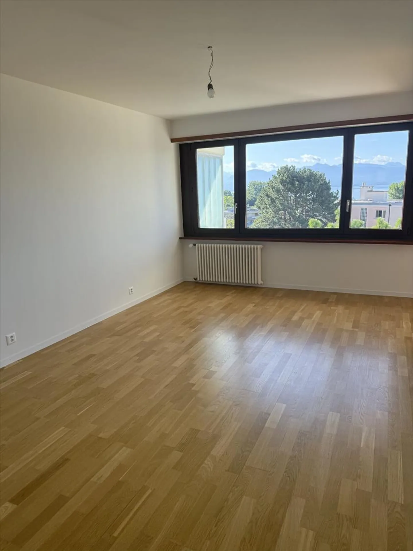 4.5 Room Apartment in Mont-sur-Rolle - Photo 7 of 13