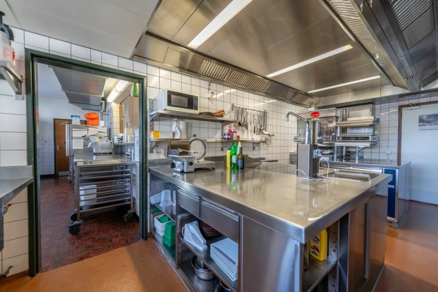 La tradizione incontra il futuro: il ristorante Rebstock aspetta la tua visione - Foto 11 di 49