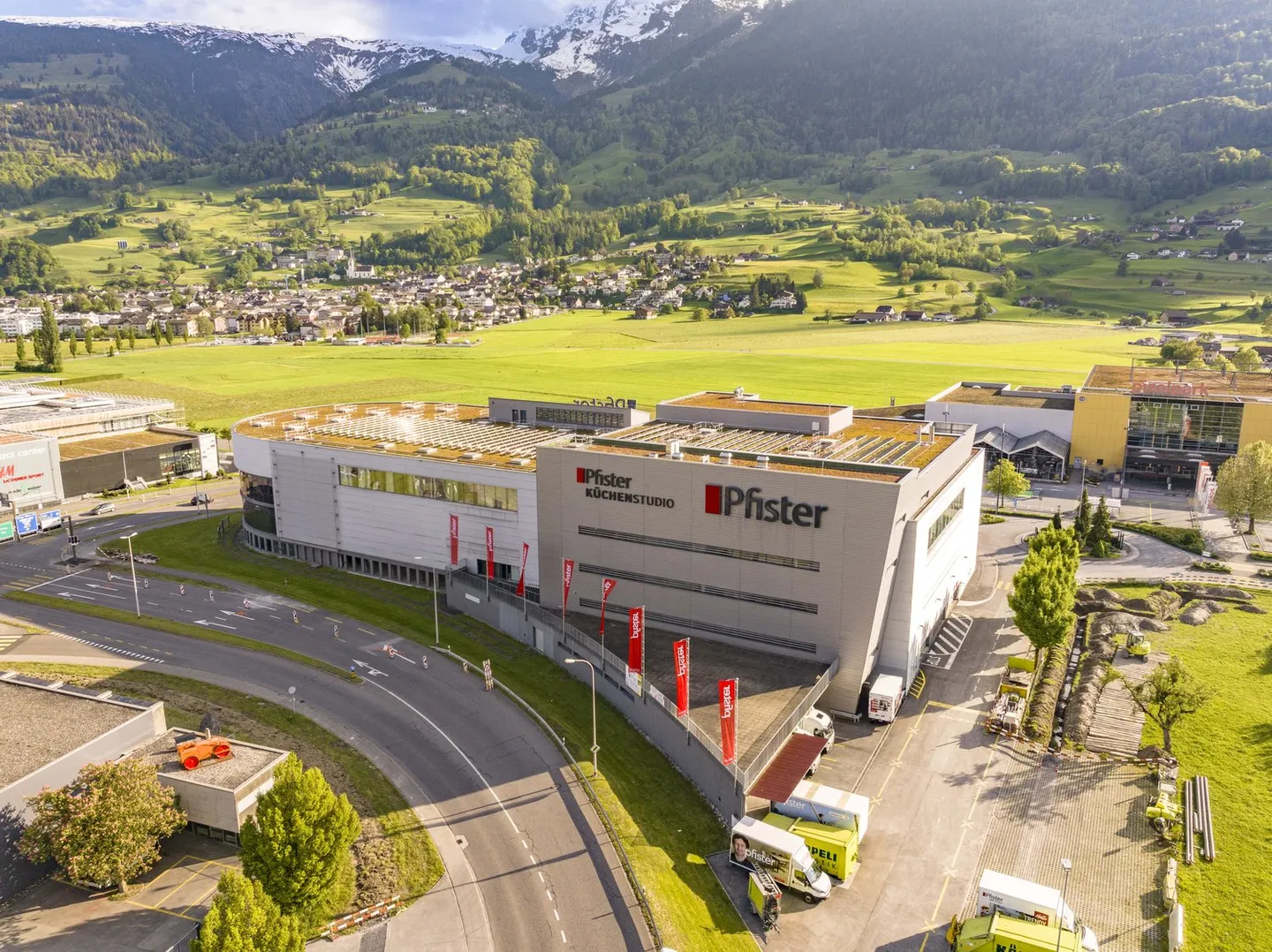 Sales area in a convenient location - Photo 1 of 6