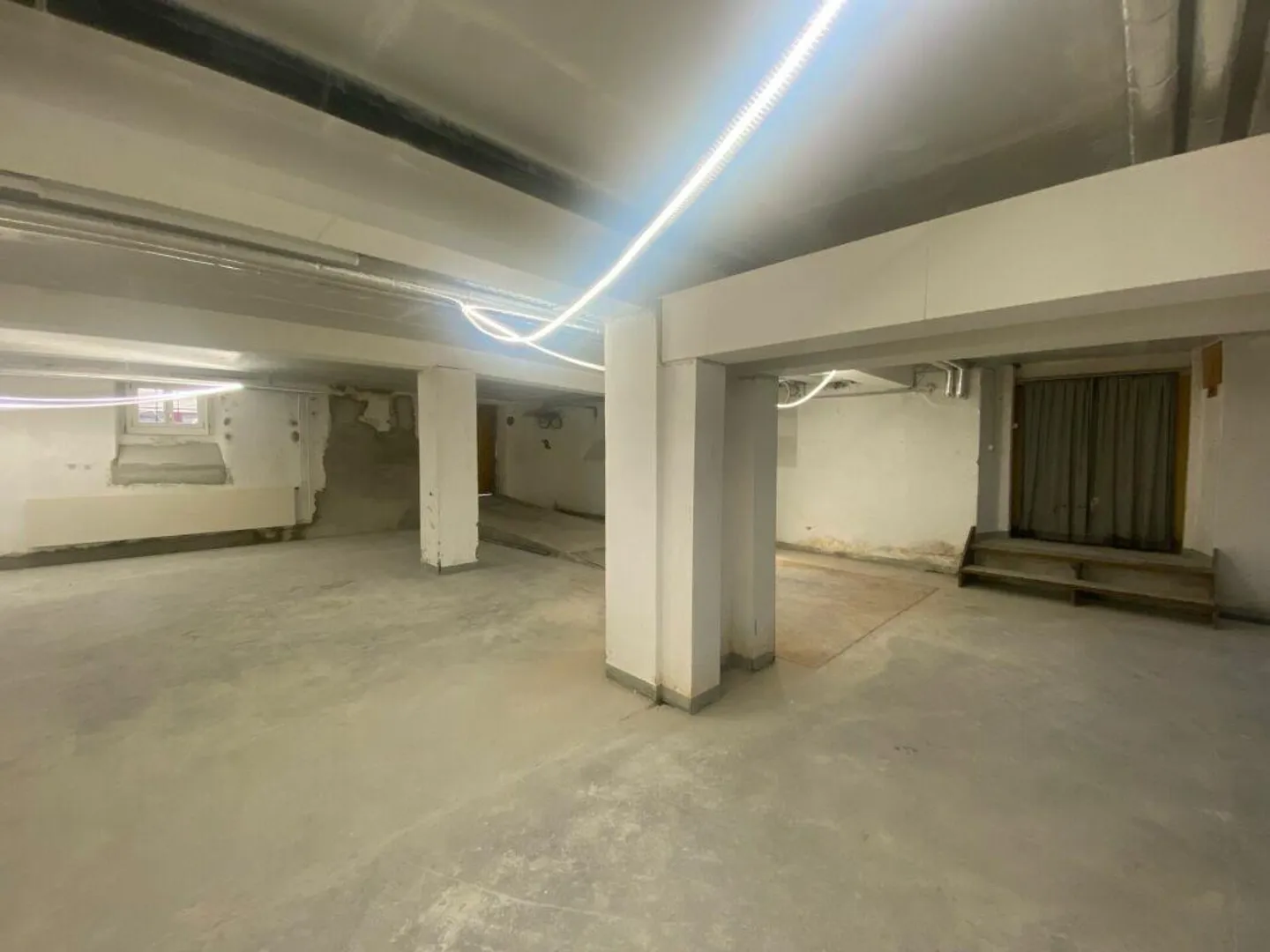 Spacious warehouse near Seewen train station - Photo 1 of 7