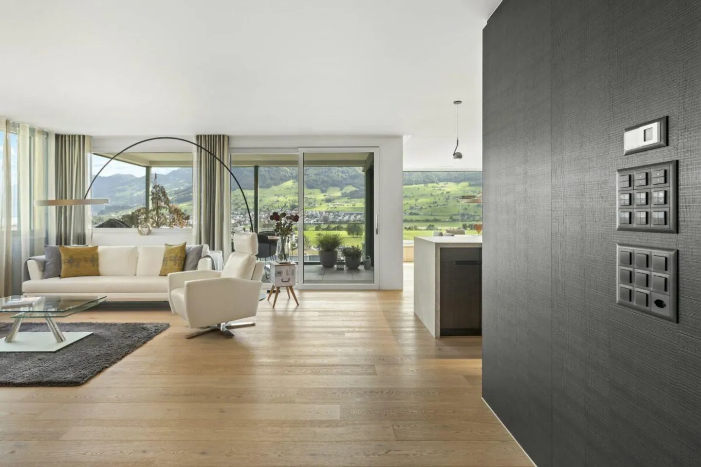 Lake View, Design and Comfort - Photo 2 of 2