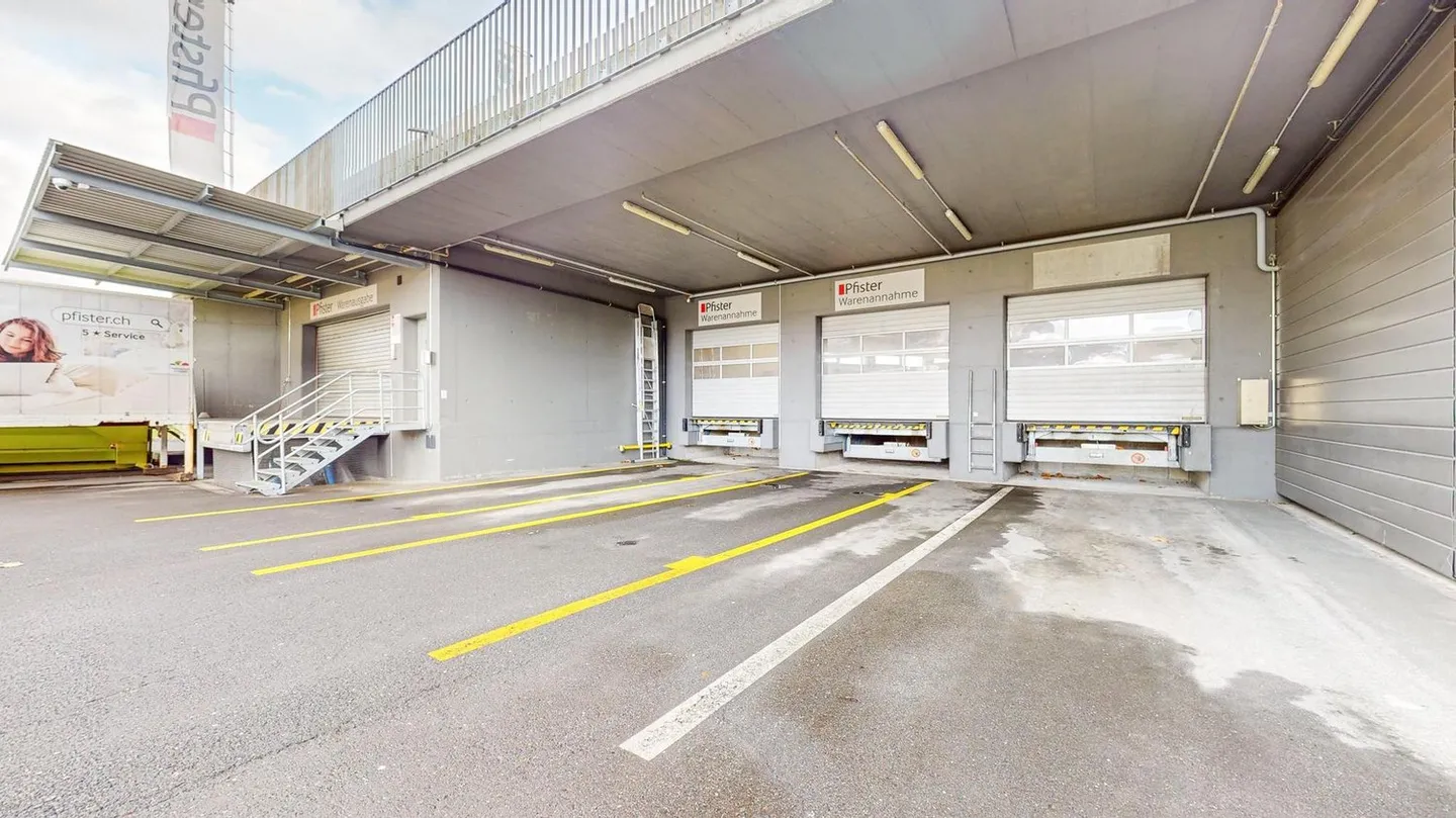 Sales area in a convenient location - Photo 5 of 6