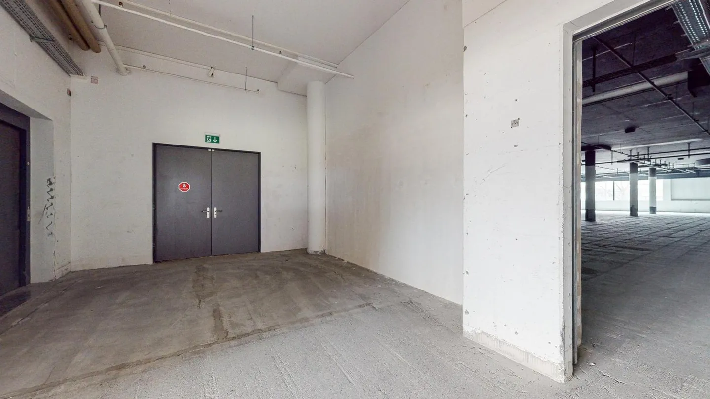 Sales area in a convenient location - Photo 6 of 6