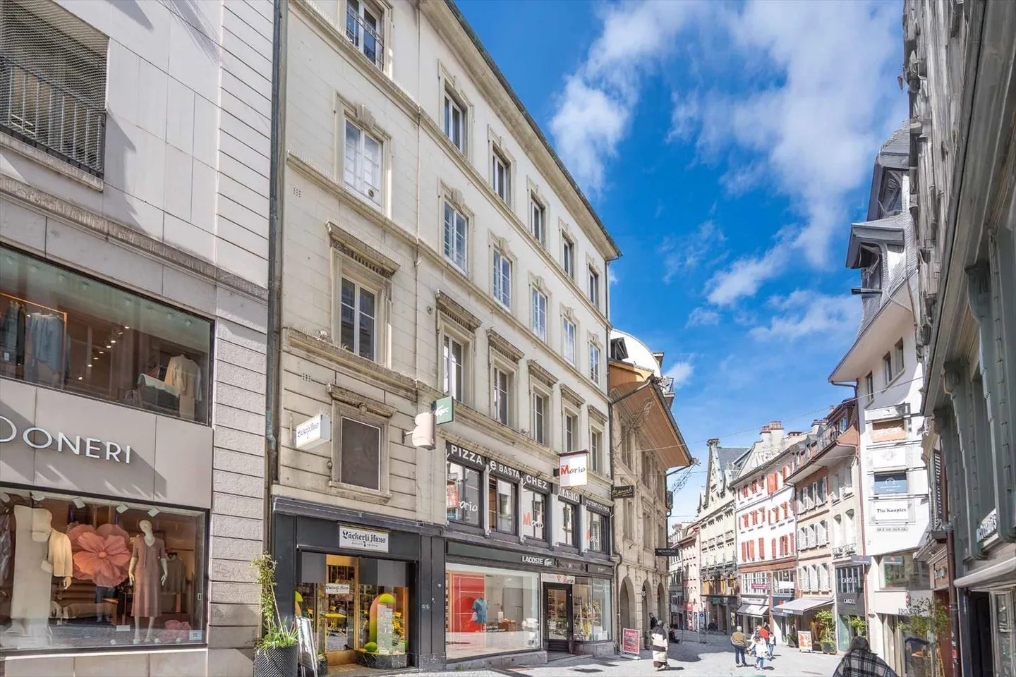 Your address in the city center close to restaurants, shops, and public transport - Photo 1 of 7