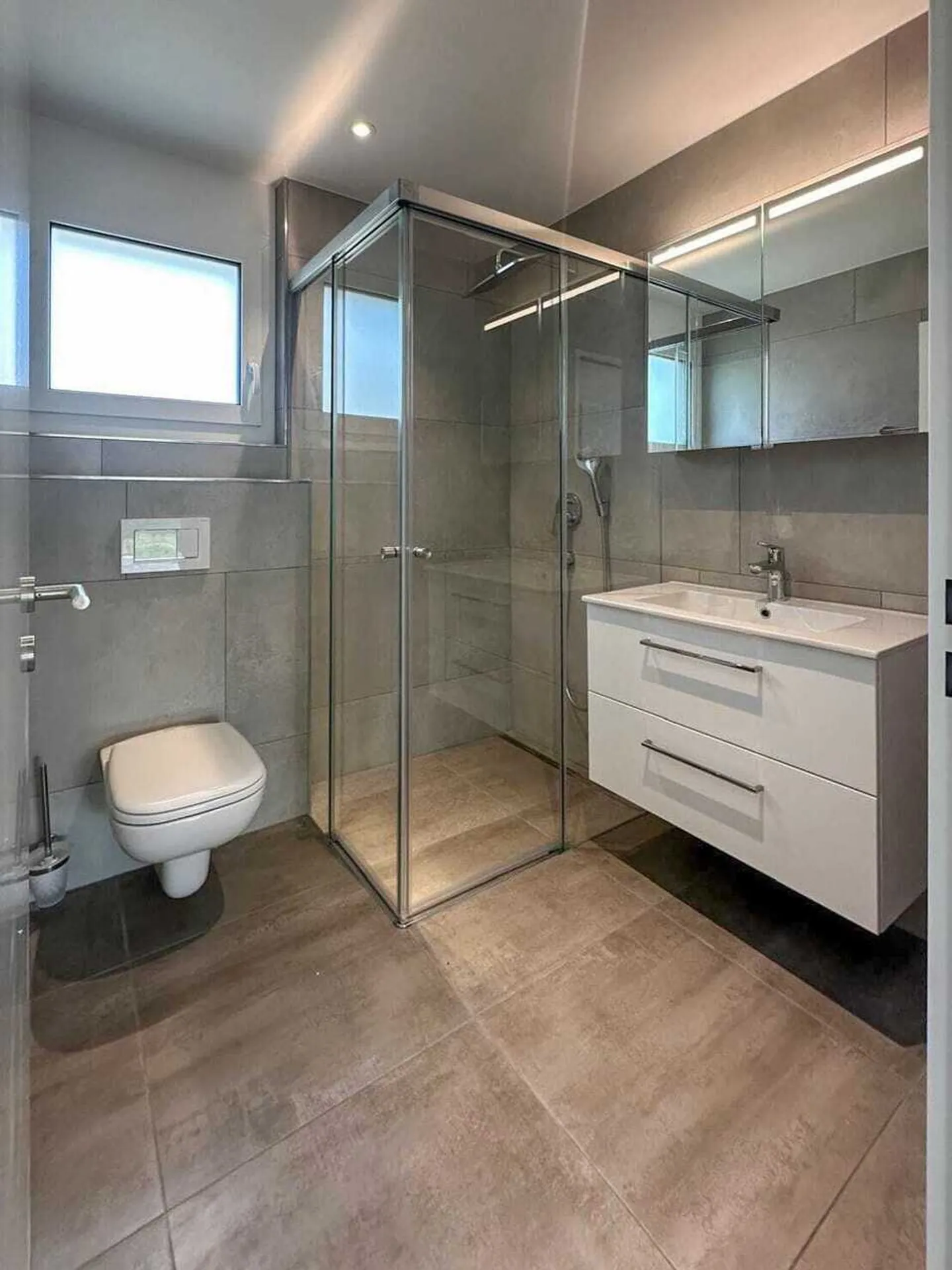 Attico 3.5 locali con grande terrazza sul tetto a Seengen - Foto 2 di 8