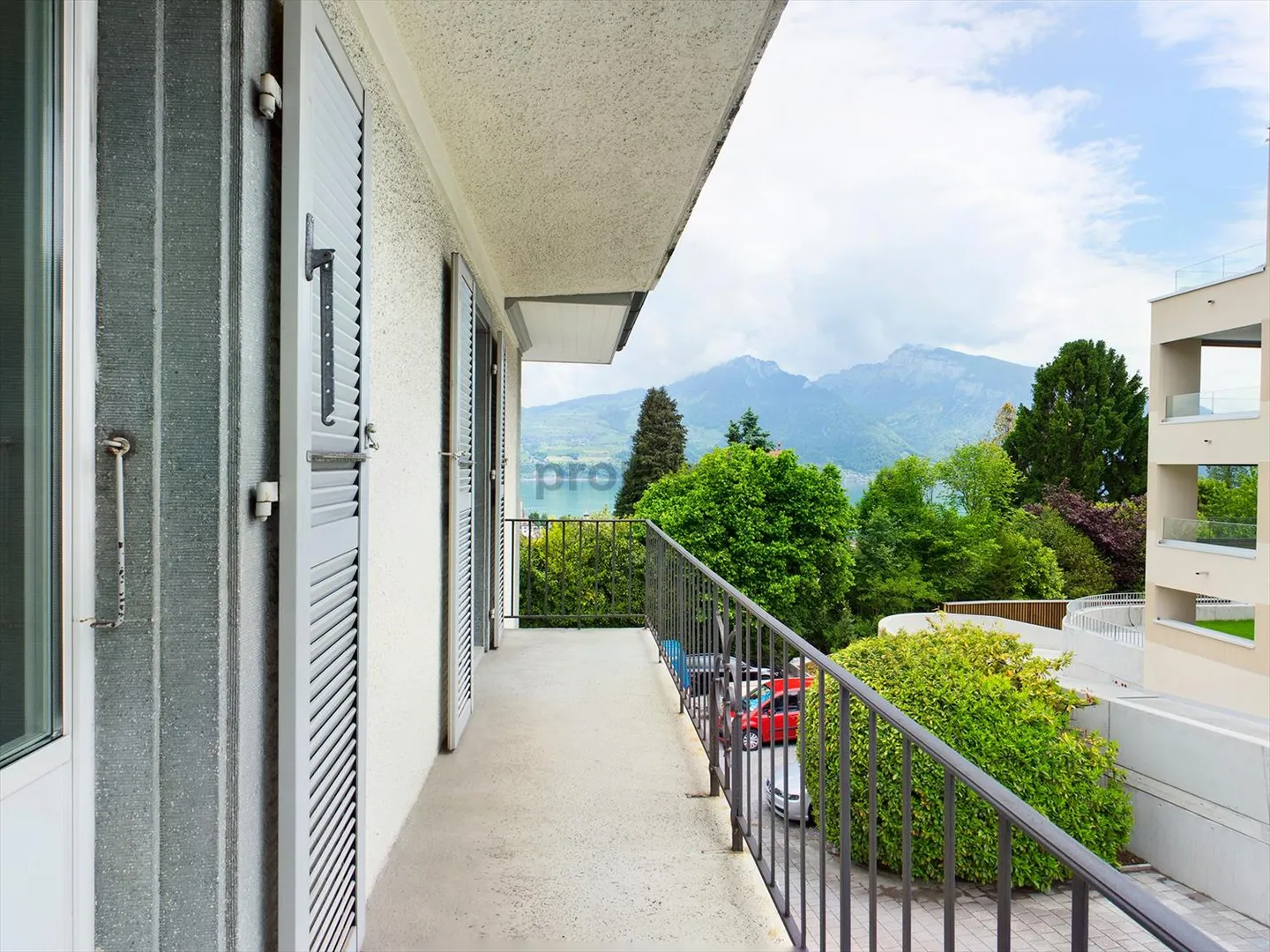 Luminoso appartamento di 3,5 stanze con vista mozzafiato a Spiez - Foto 7 di 8