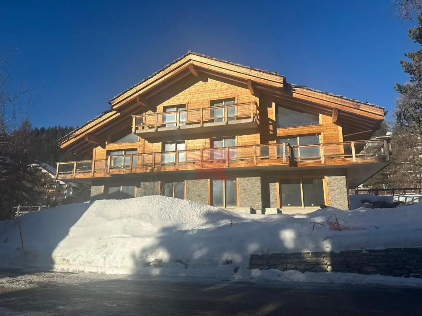 Chalet Altima – 4.5 camere nuove nel cuore della stazione - Foto 1 di 13