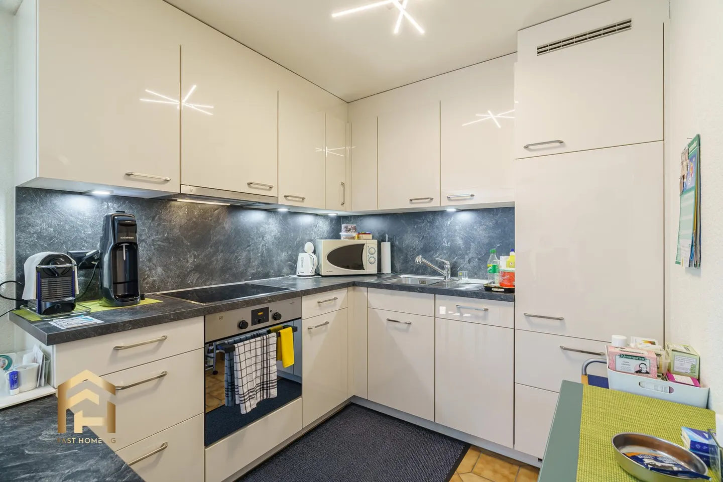 Sonnige 2.5-Zimmer-Wohnung mit Aussicht - Foto 3 von 13