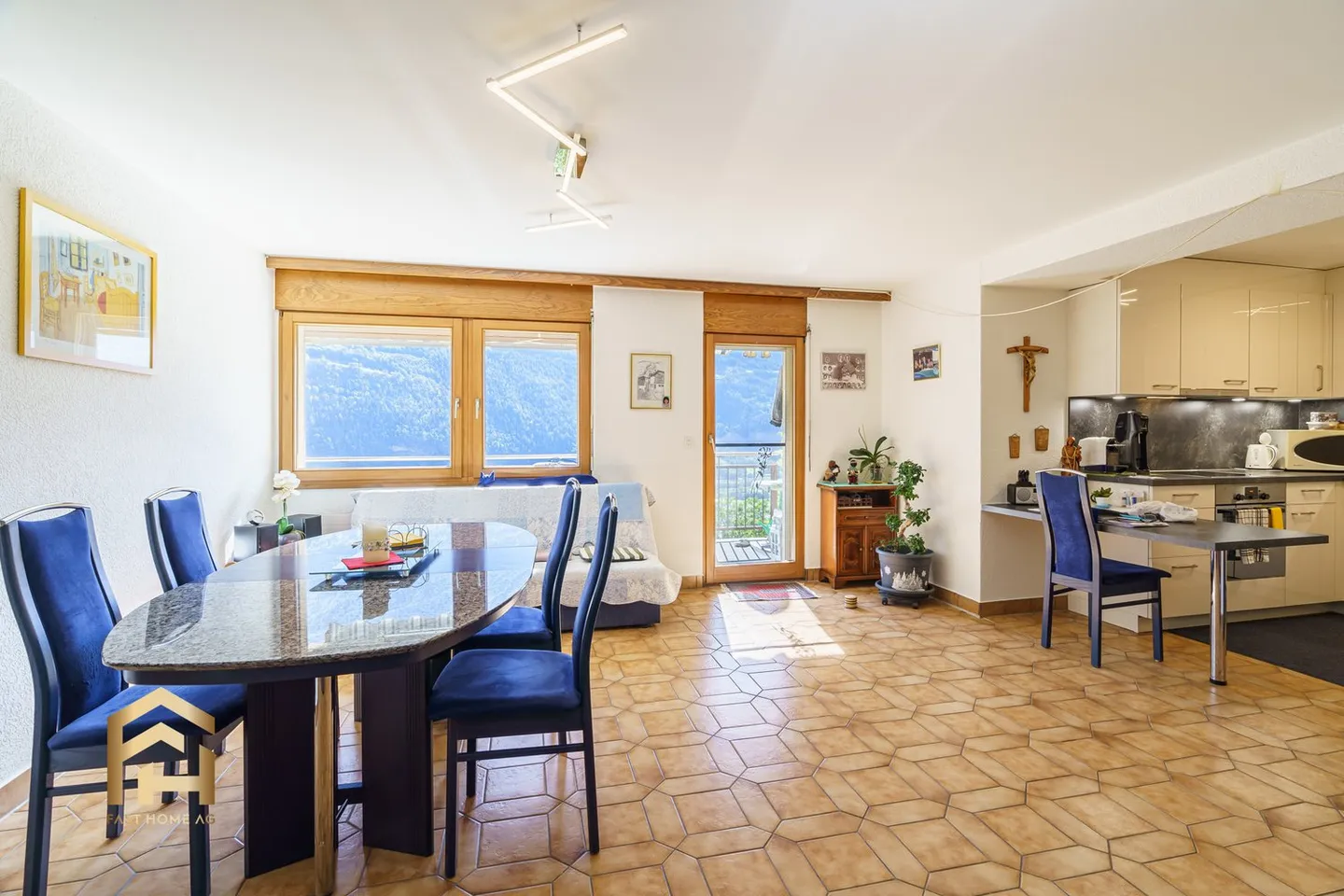 Sonnige 2.5-Zimmer-Wohnung mit Aussicht - Foto 4 von 13