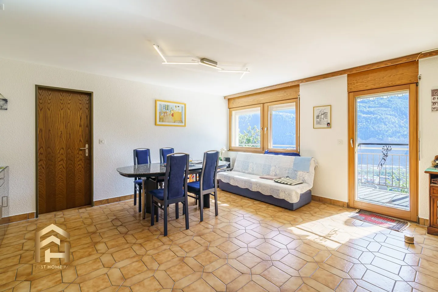 Sonnige 2.5-Zimmer-Wohnung mit Aussicht - Foto 5 von 13