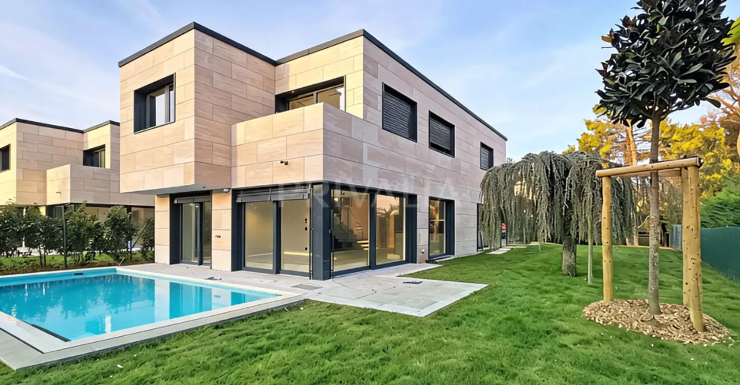 Magnifica villa nuova con piscina in un ambiente tranquillo ed esclusivo - Foto 8 di 10