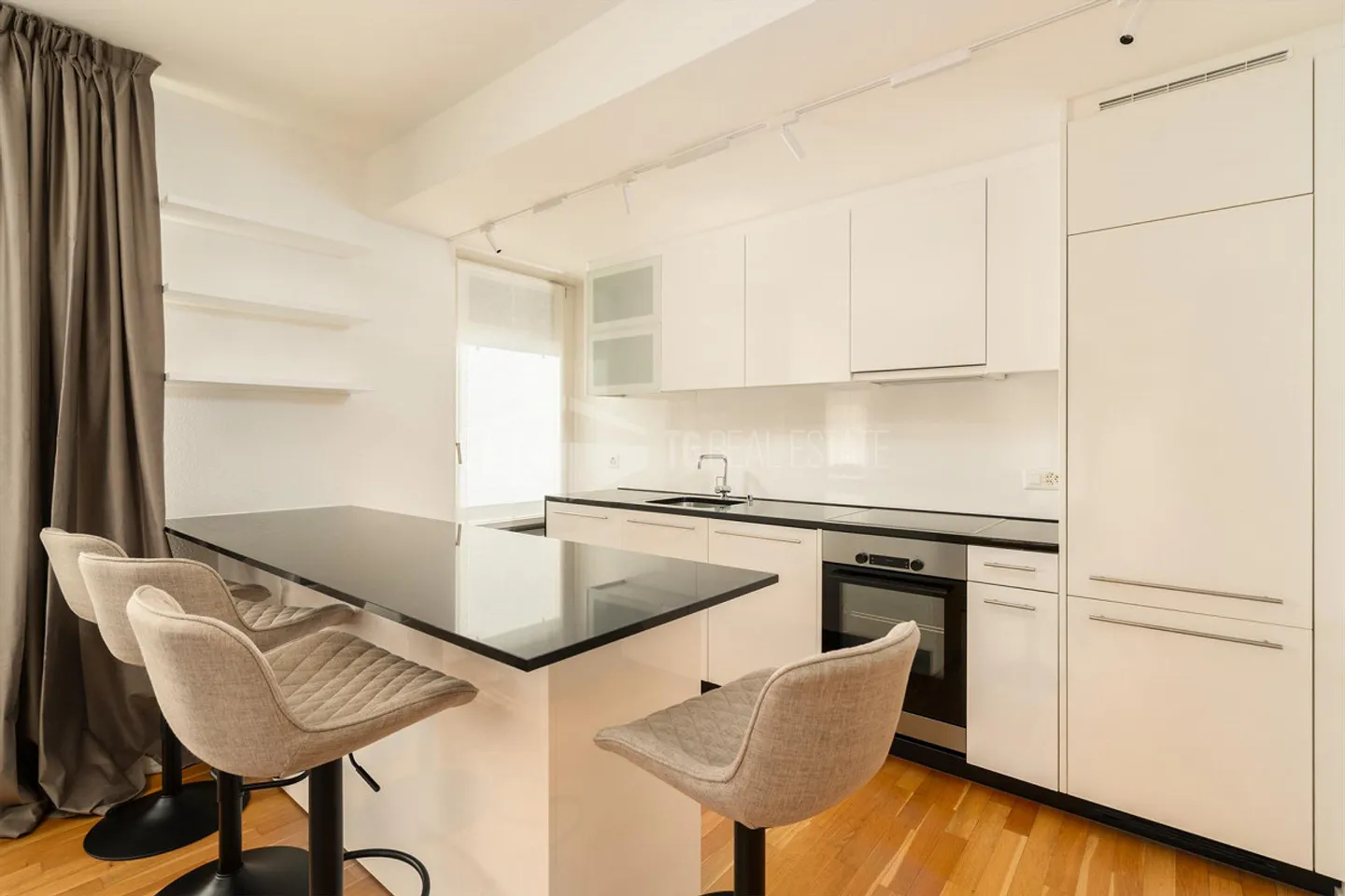 APPARTEMENT ÉLÉGANT DE 3,5 PIÈCES AU CENTRE DE LUGANO - Photo 4 sur 11