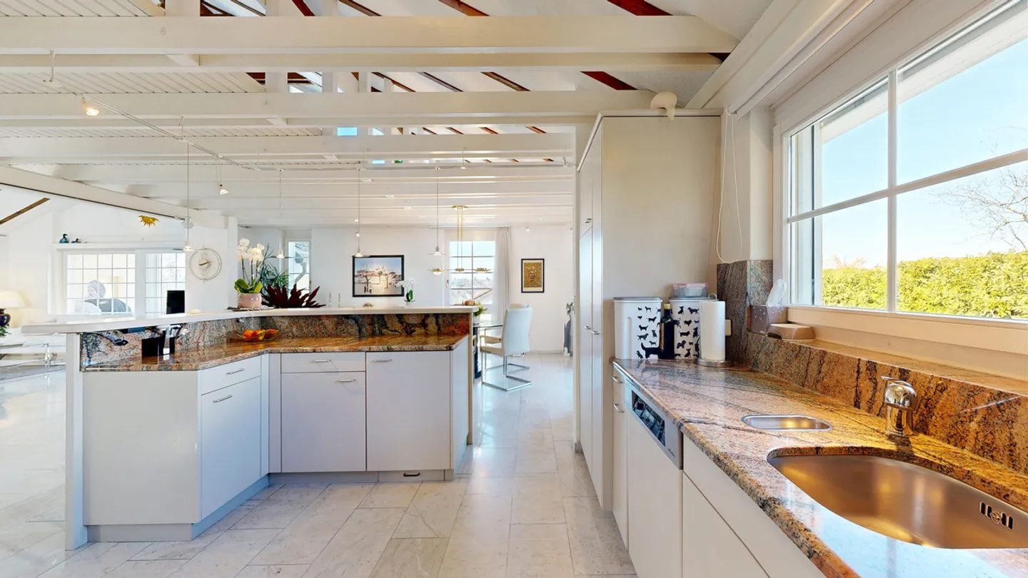 Impressive 6.5-Room Villa with Pool, Panoramic View and Large Garage - Photo 15 of 28
