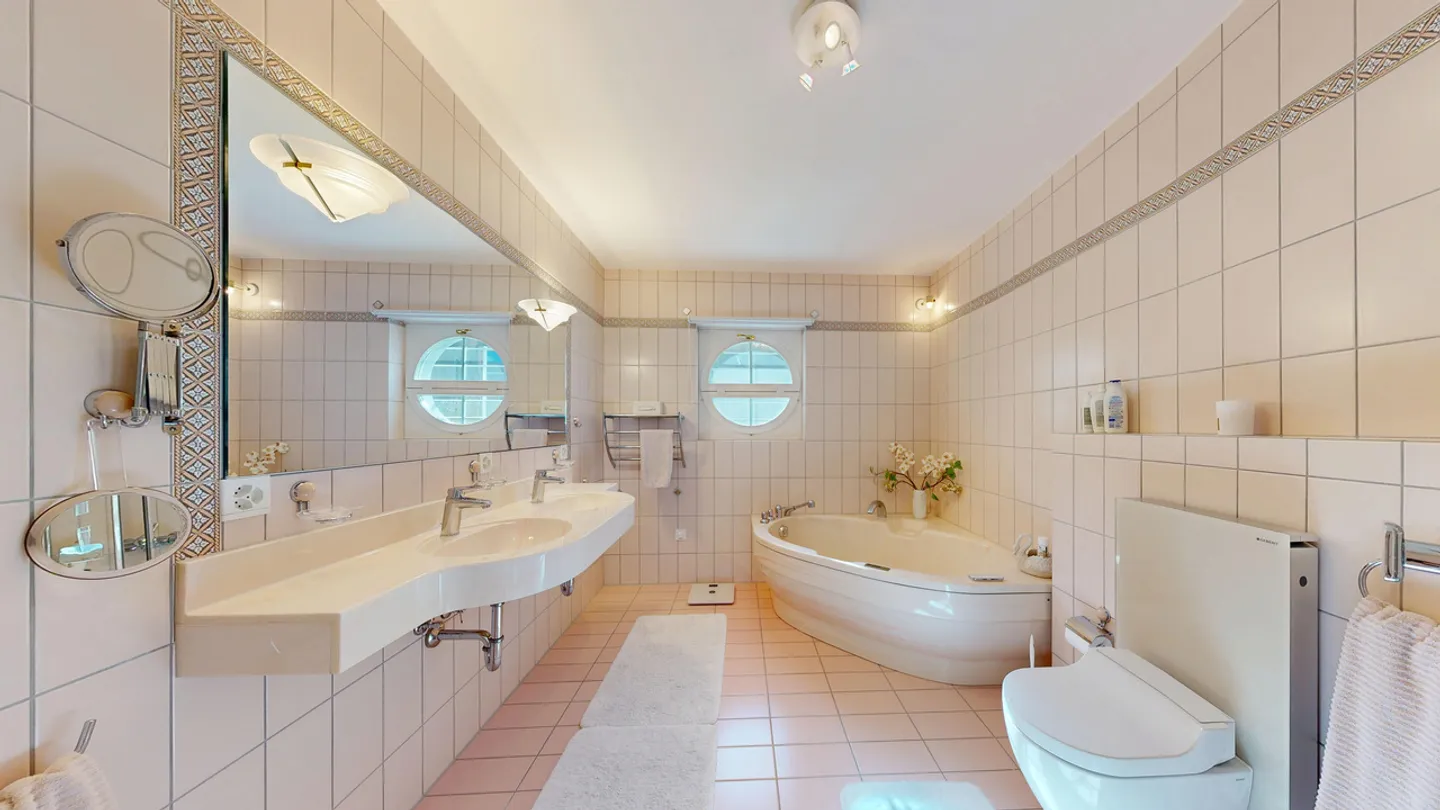 Impressive 6.5-Room Villa with Pool, Panoramic View and Large Garage - Photo 18 of 28