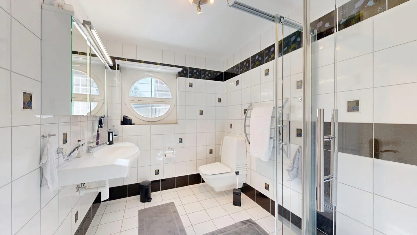 Impressive 6.5-Room Villa with Pool, Panoramic View and Large Garage - Photo 20 of 28