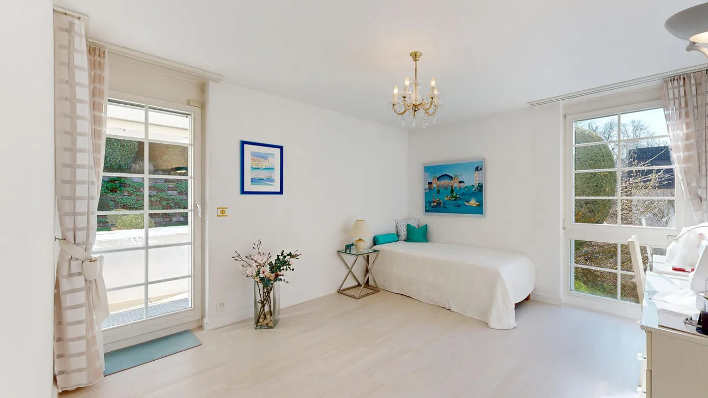 Impressive 6.5-Room Villa with Pool, Panoramic View and Large Garage - Photo 21 of 28