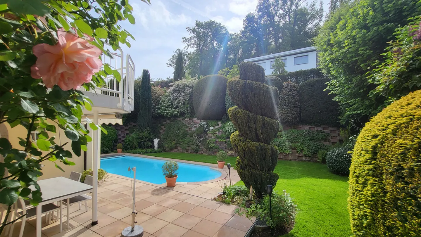 Impressive 6.5-Room Villa with Pool, Panoramic View and Large Garage - Photo 22 of 28