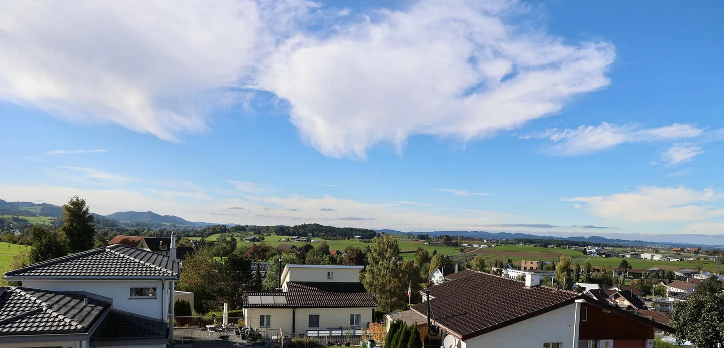 La tua nuova casa con vista panoramica sul Fürstenland - Foto 1 di 15