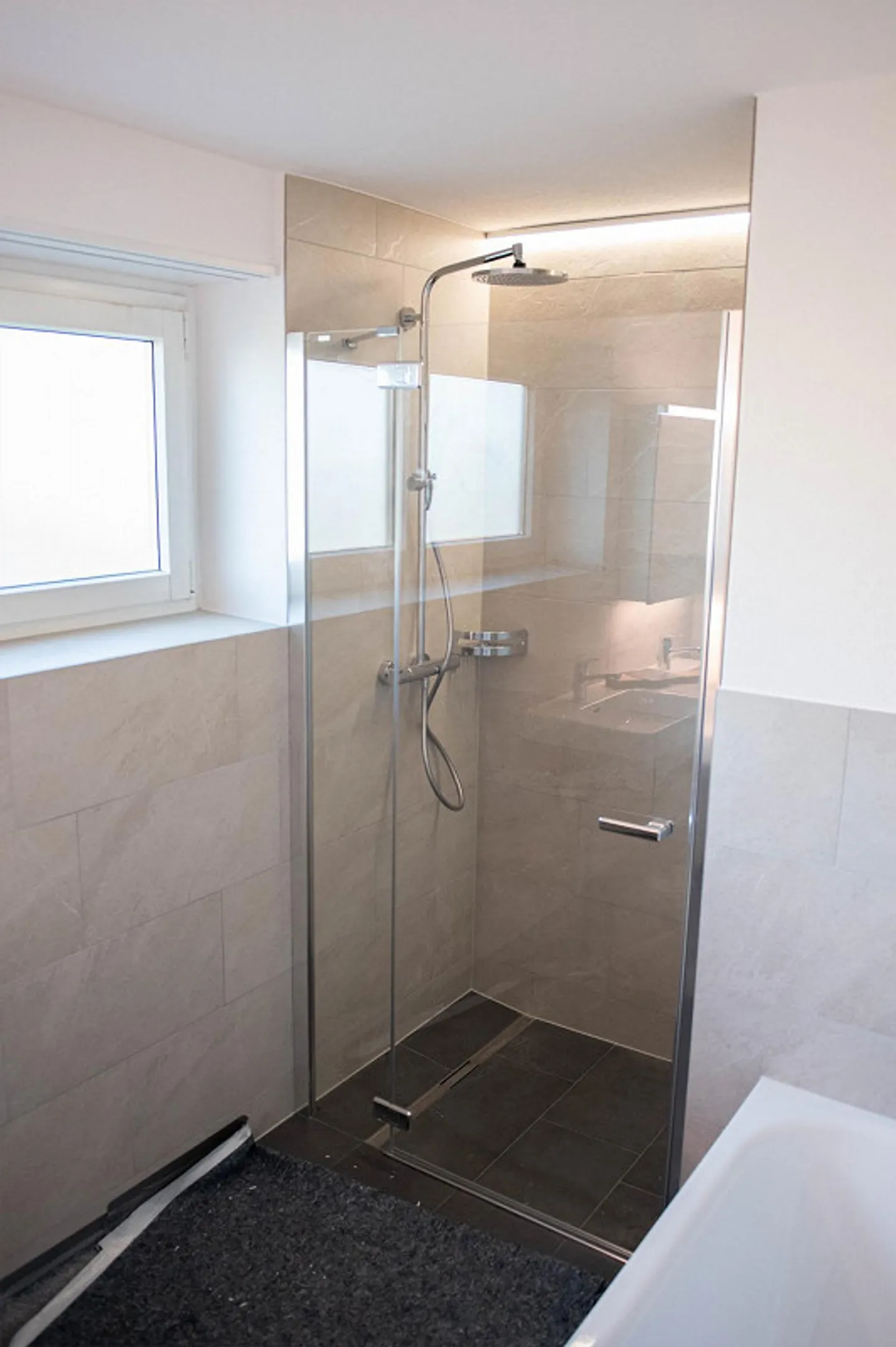 La tua nuova casa con vista panoramica sul Fürstenland - Foto 2 di 15