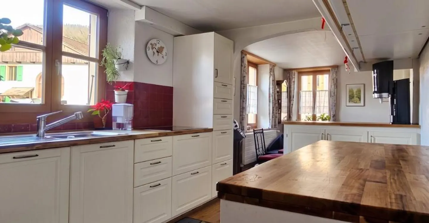 Charmantes Dorfhaus angrenzend an Fleurier. - Foto 5 von 11