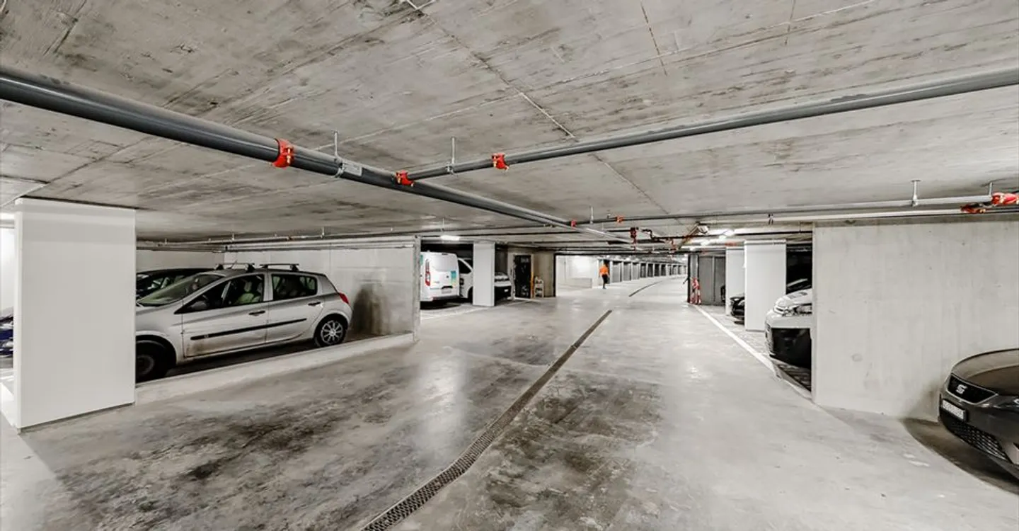 Mixed-use building for rent - Photo 4 of 9