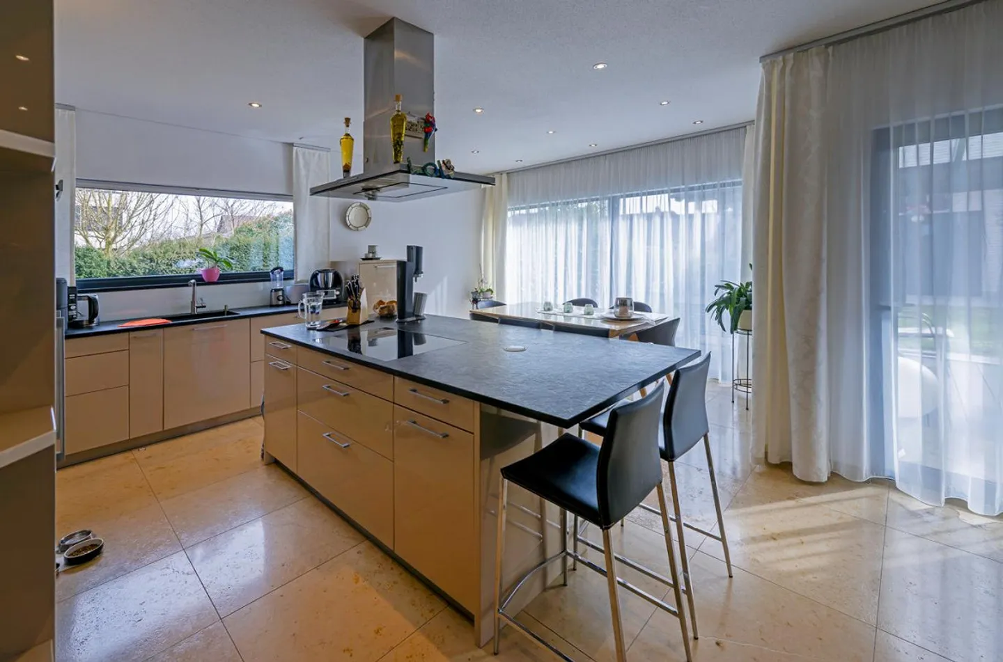 Modern Semi-Detached House in Engwilen – Quiet Location with Charm and Comfort - Photo 5 of 13